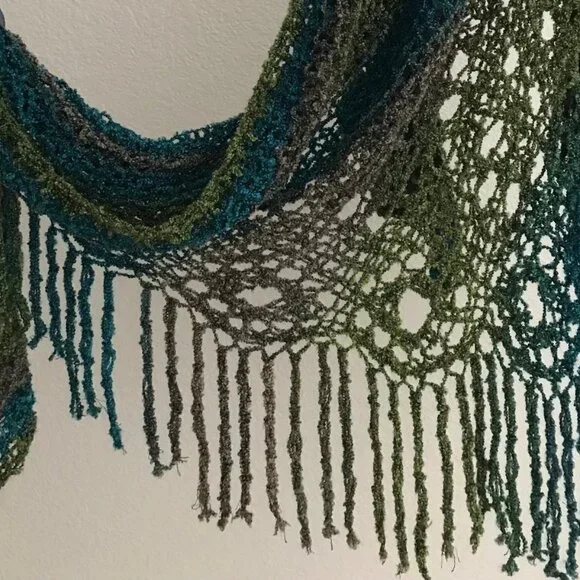 NEW Handmade Ruffle Lace Boucle Shawl - Picture 8 of 8